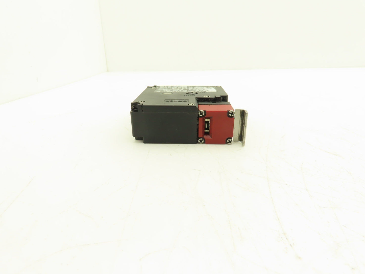 Omron D4NL-2HFA-BS Guard Safety-Door Switch Interlock Solenoid Release 24VDC