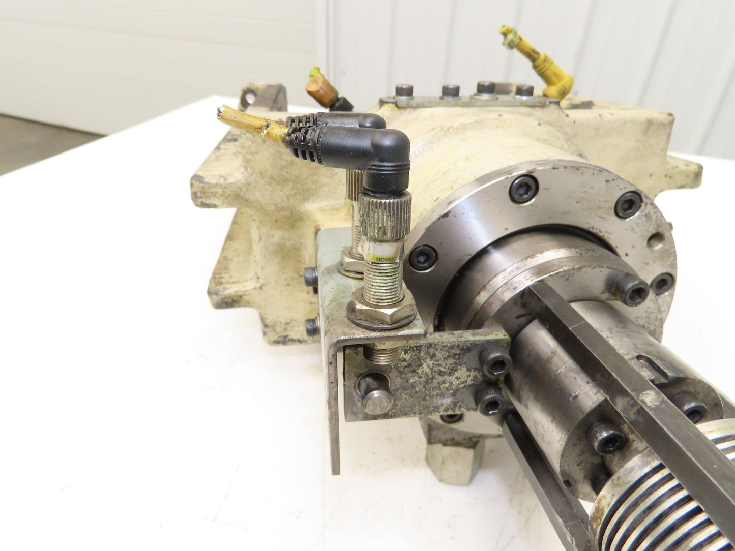 Okuma MA-60HB Lathe Milling Machine Spindle Piston Actuator Cylinder Assembly
