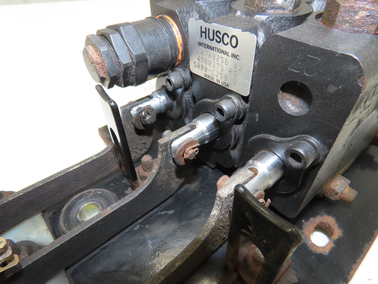 Husco Hyster 8500375 3-Spool Hydraulic Mast Control Valve Manifold