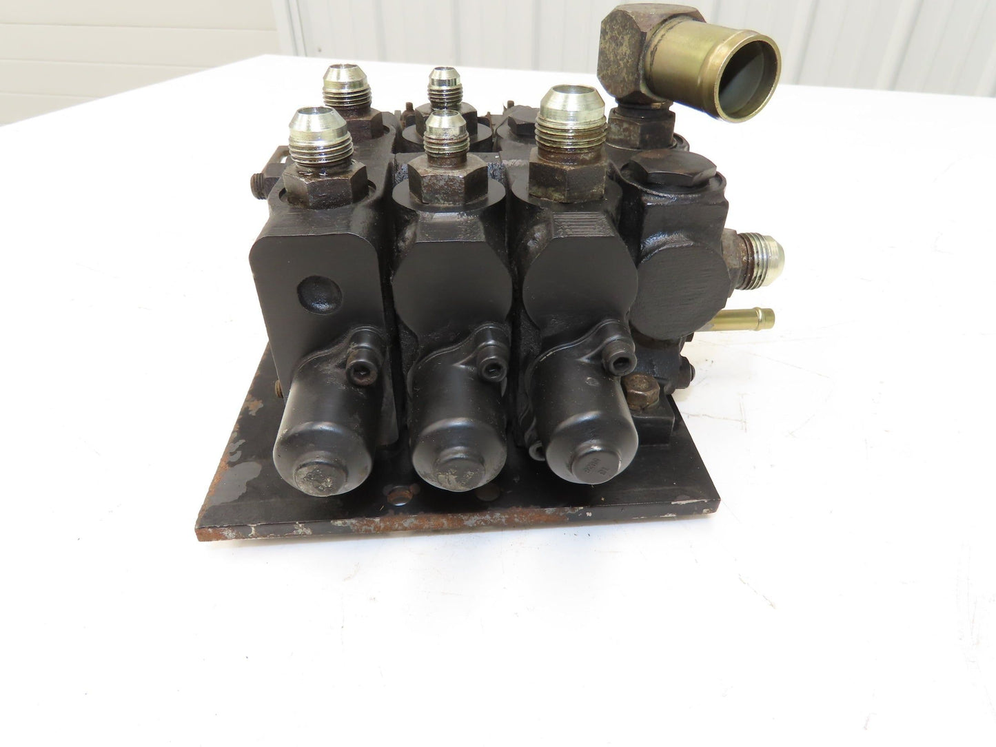 Husco Hyster 8500375 3-Spool Hydraulic Mast Control Valve Manifold