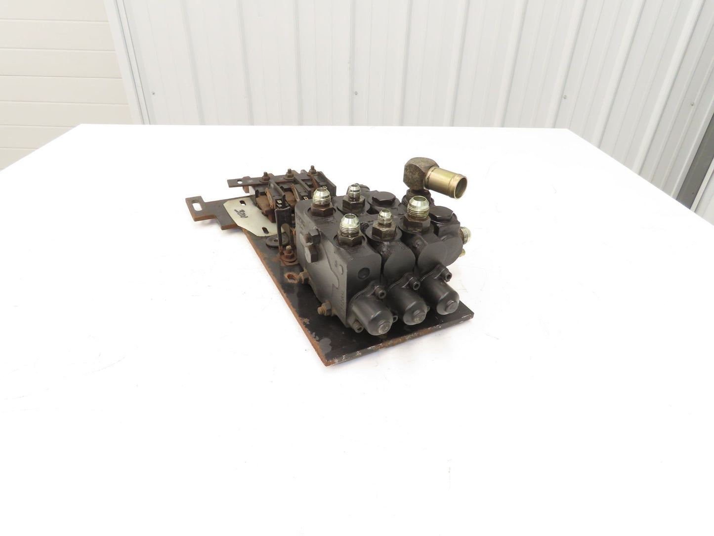 Husco Hyster 8500375 3-Spool Hydraulic Mast Control Valve Manifold