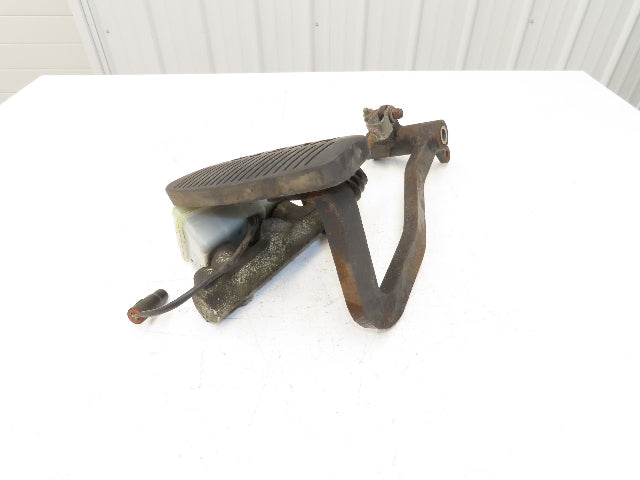 Hyster E60Z-33 Brake Pedal Master Cylinder Assembly