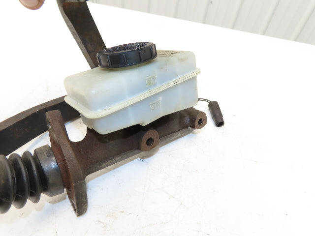 Hyster E60Z-33 Brake Pedal Master Cylinder Assembly