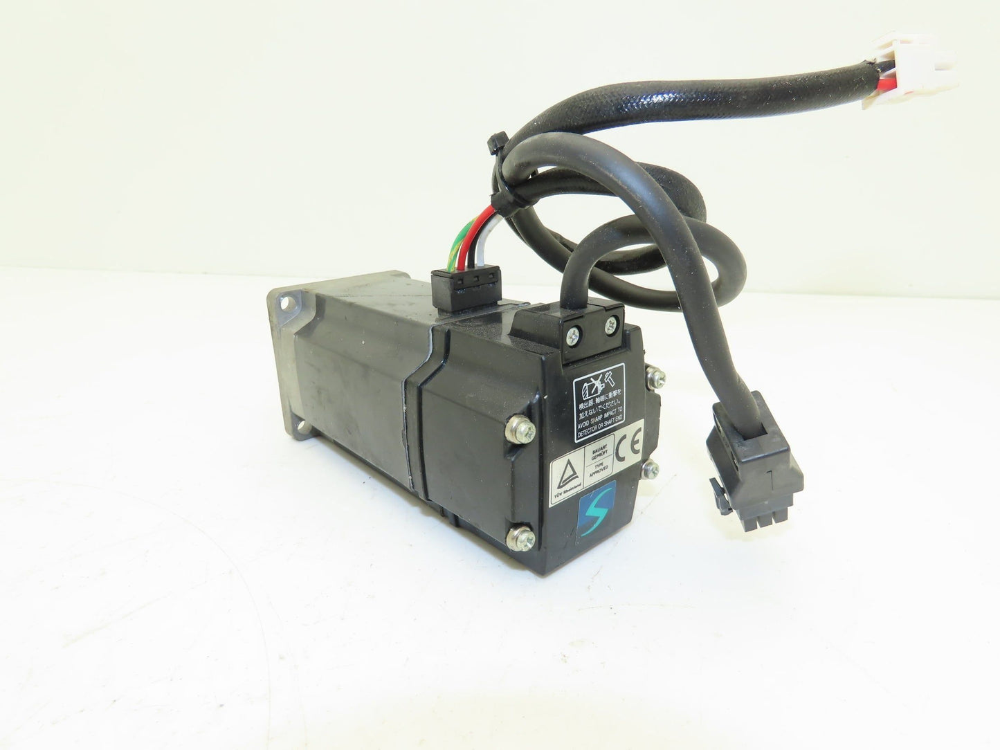 Mitsubishi HC-KFS410 AC Servo Motor 104V 3PH 400W 10000 RPM