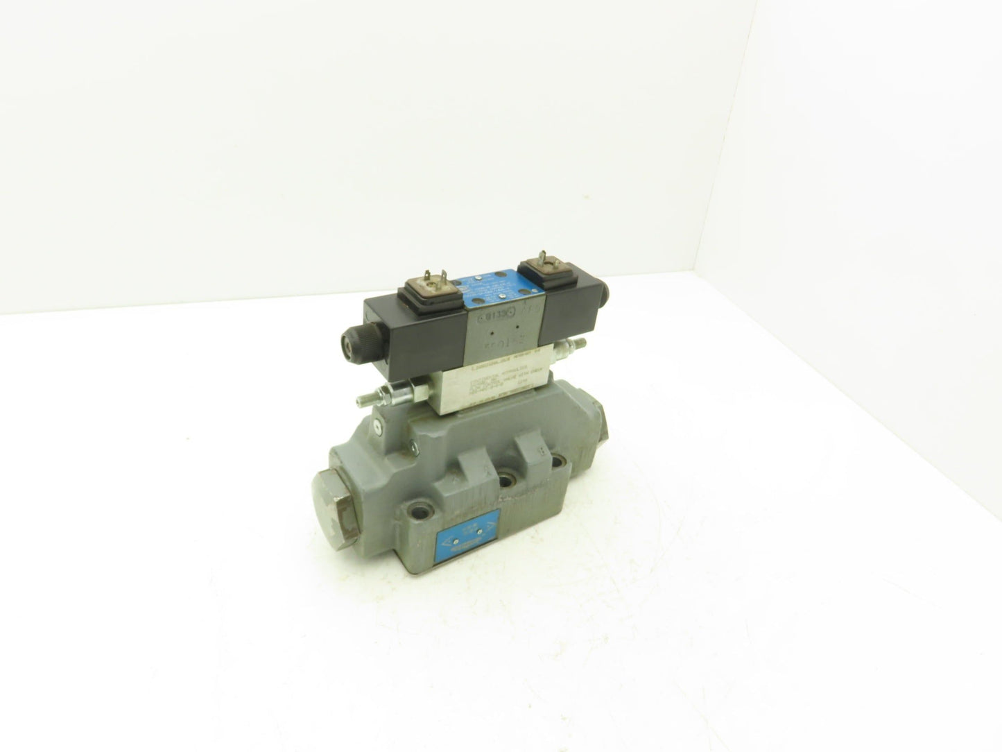 Continental VS5M-3F-GR-42L-K Directional Solenoid Valve 24V VS50M-3A-GKK2-42L-A