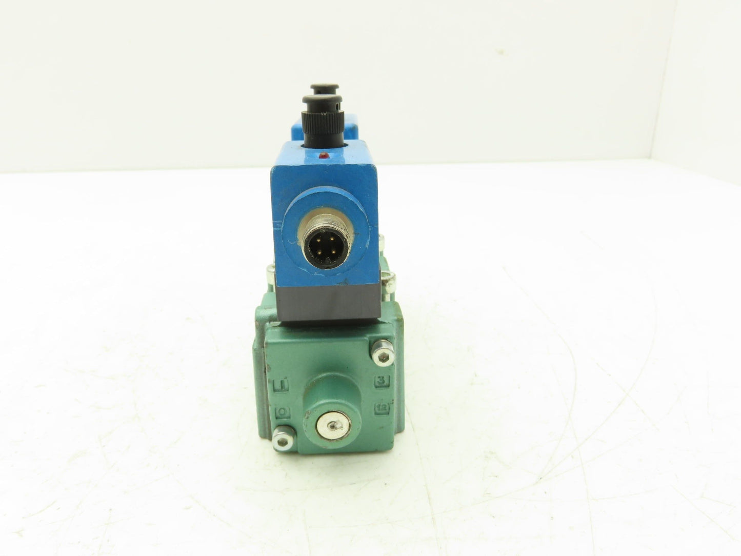 Numatics I22BB500R061D61 Pneumatic Dual Solenoid Valve 145psi 24VDC 5/3-way