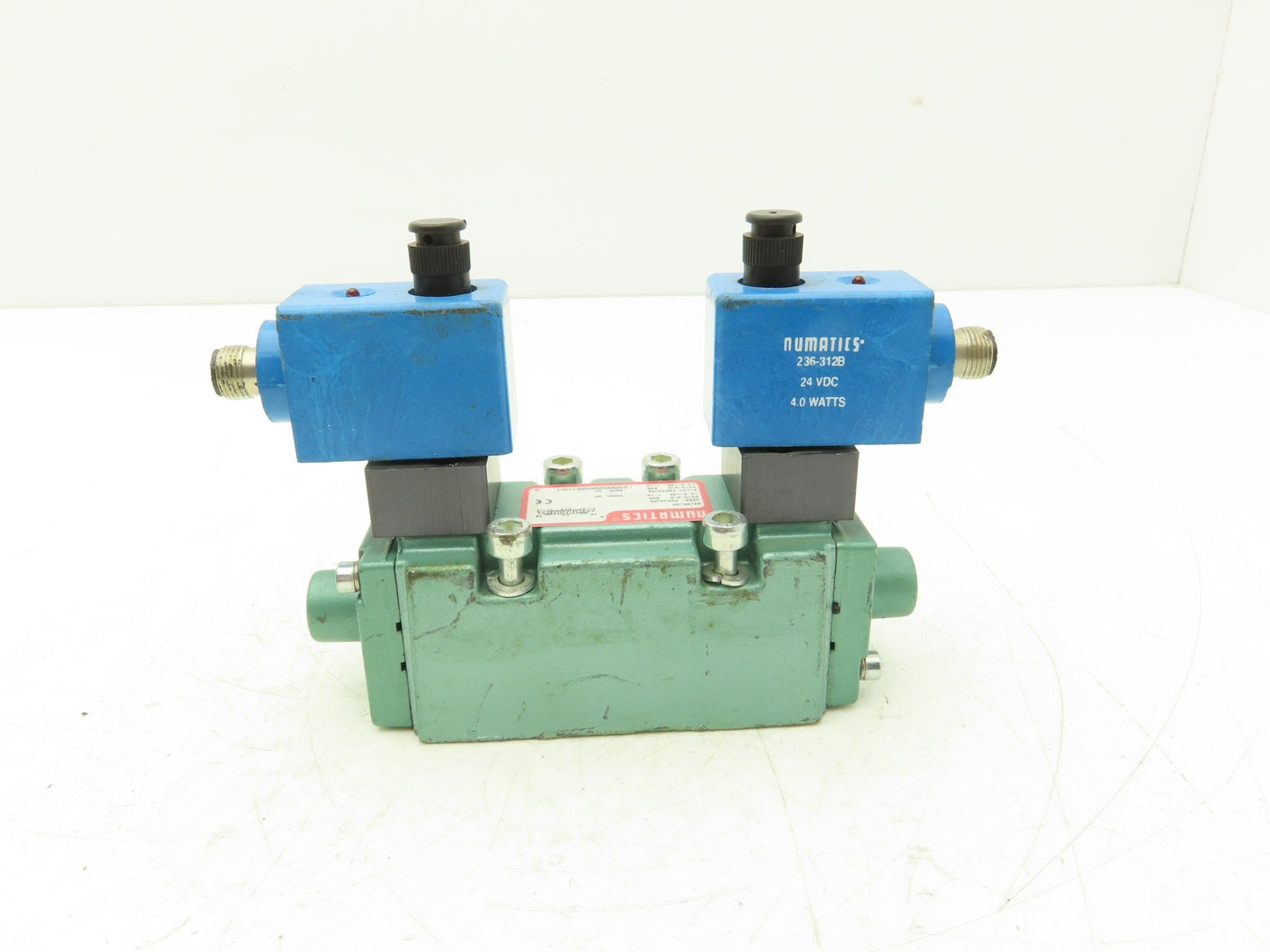 Numatics I22BB500R061D61 Pneumatic Dual Solenoid Valve 145psi 24VDC 5/3-way