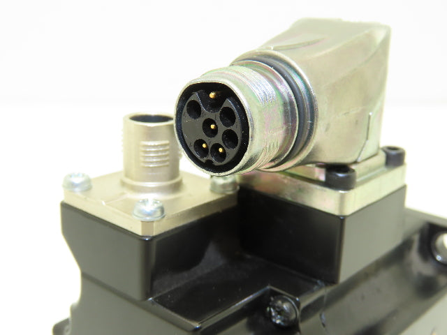 Yaskawa SGM7A-02D7F61 Servo Motor 200W 3000rpm 400V 3Ph 1.2A 0.637Nm 250Hz