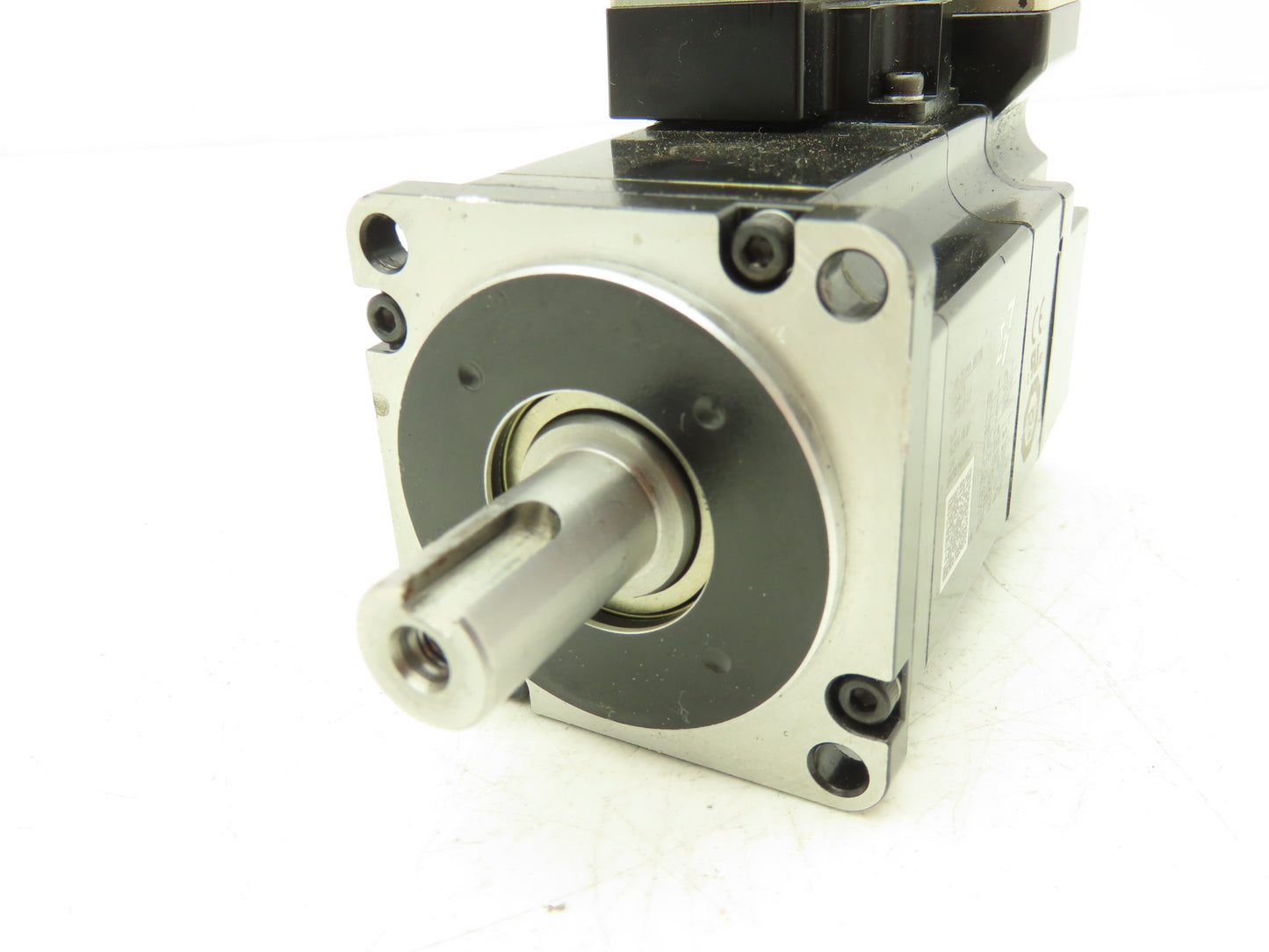 Yaskawa SGM7A-04D7F61 Servo Motor 400W 3000rpm 400V 3Ph 1.2A 1.27Nm 250Hz