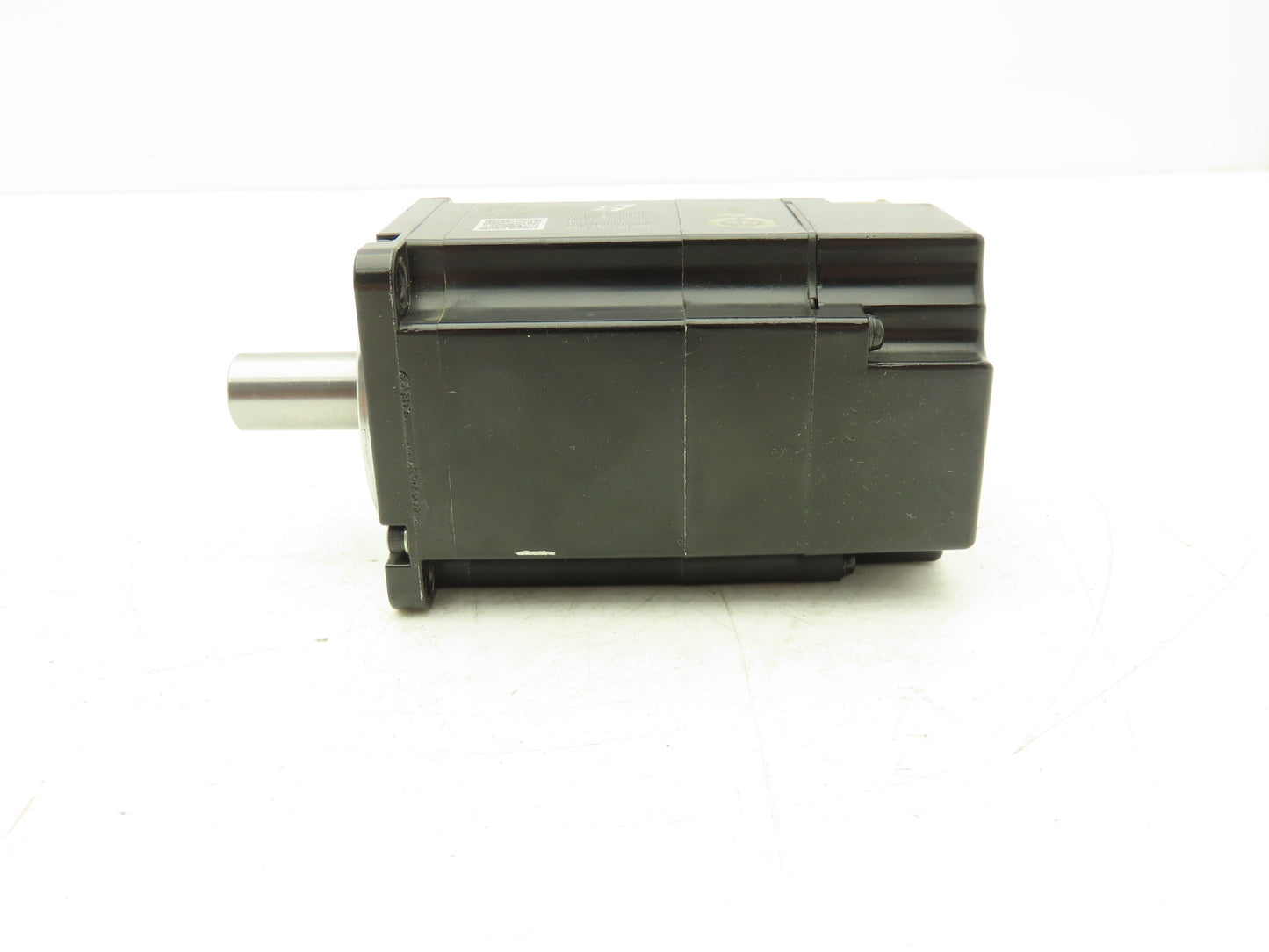 Yaskawa SGM7A-04D7F61 Servo Motor 400W 3000rpm 400V 3Ph 1.2A 1.27Nm 250Hz