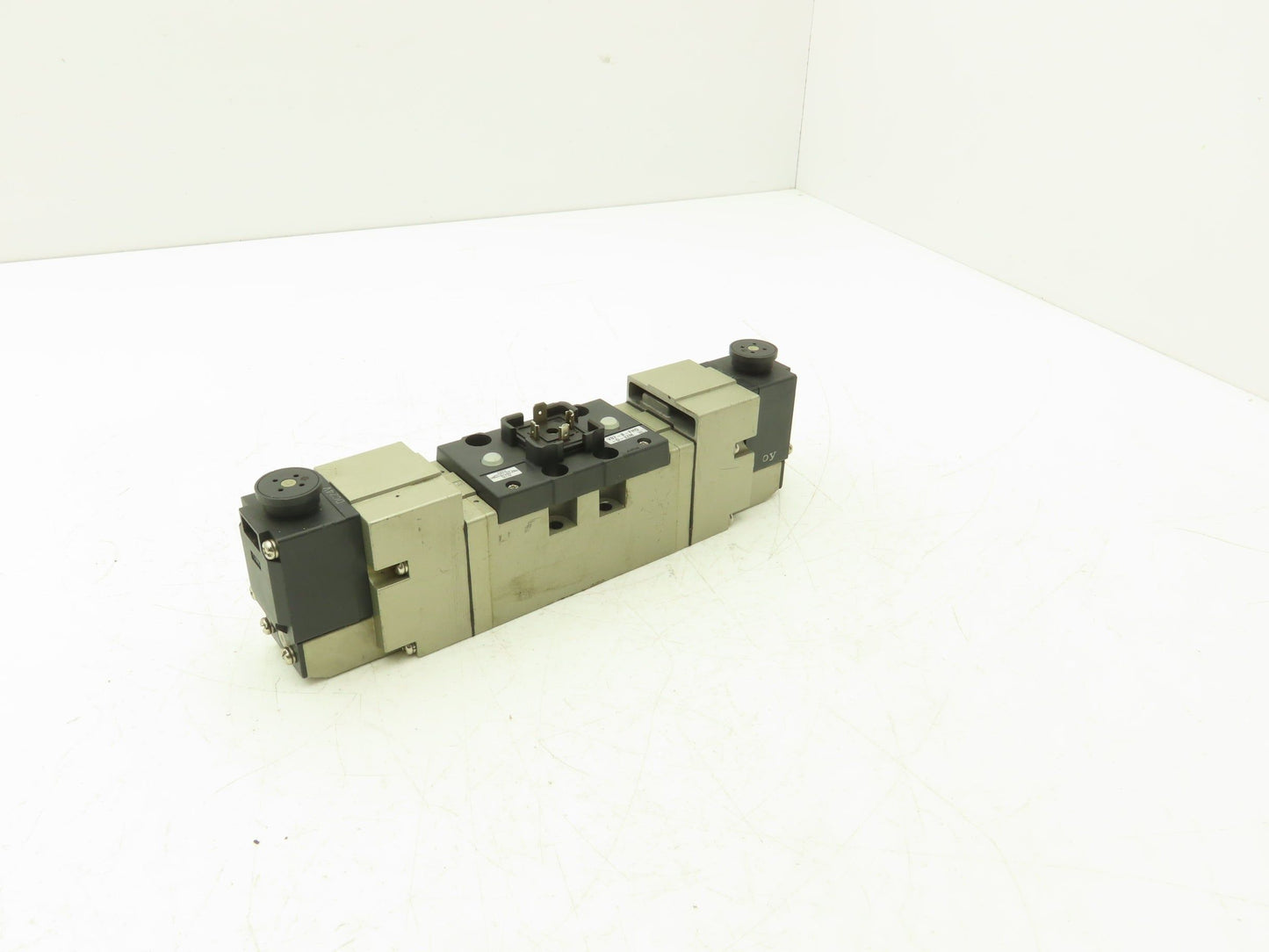 SMC VS7-8-FHG-D-3ZM Pneumatic Air Double Solenoid Valve 24v