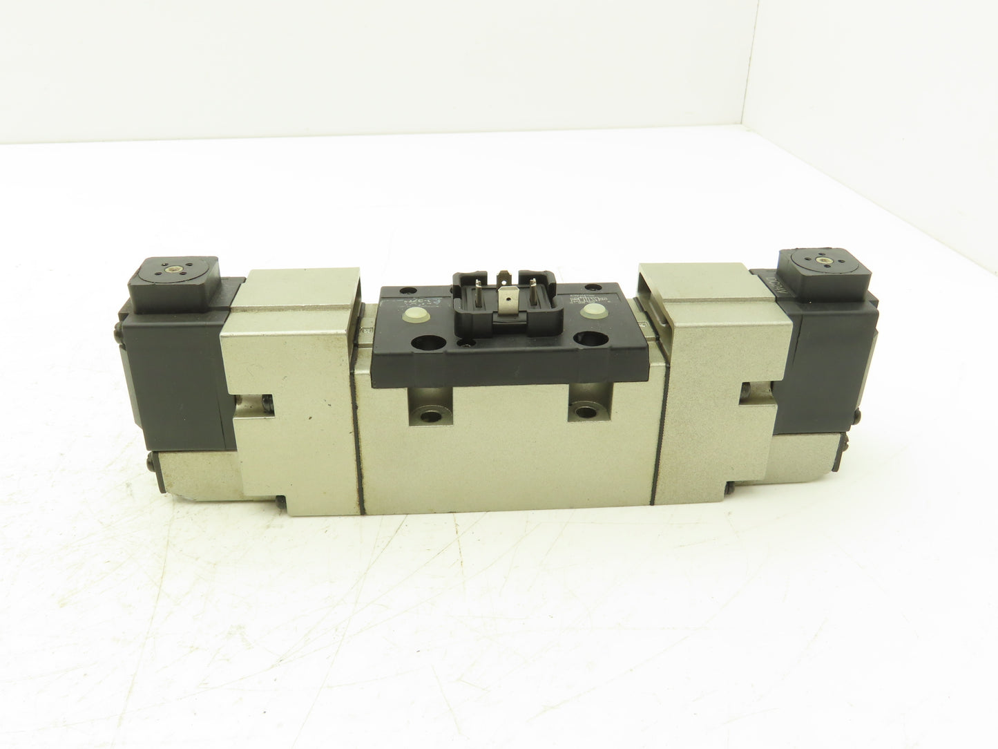 SMC VS7-8-FG-D-3ZM Pneumatic Air Double Solenoid Valve 24v