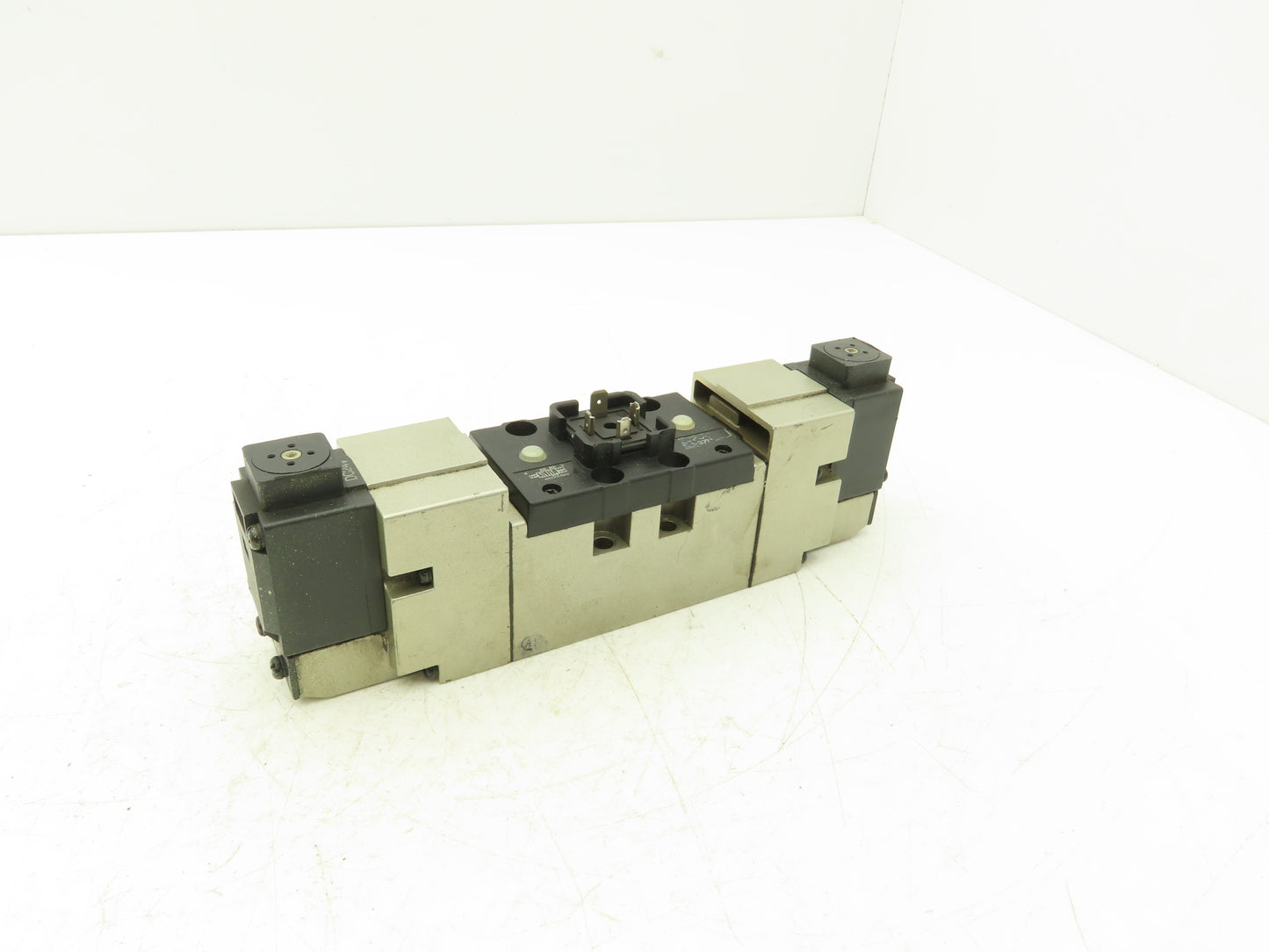 SMC VS7-8-FG-D-3ZM Pneumatic Air Double Solenoid Valve 24v