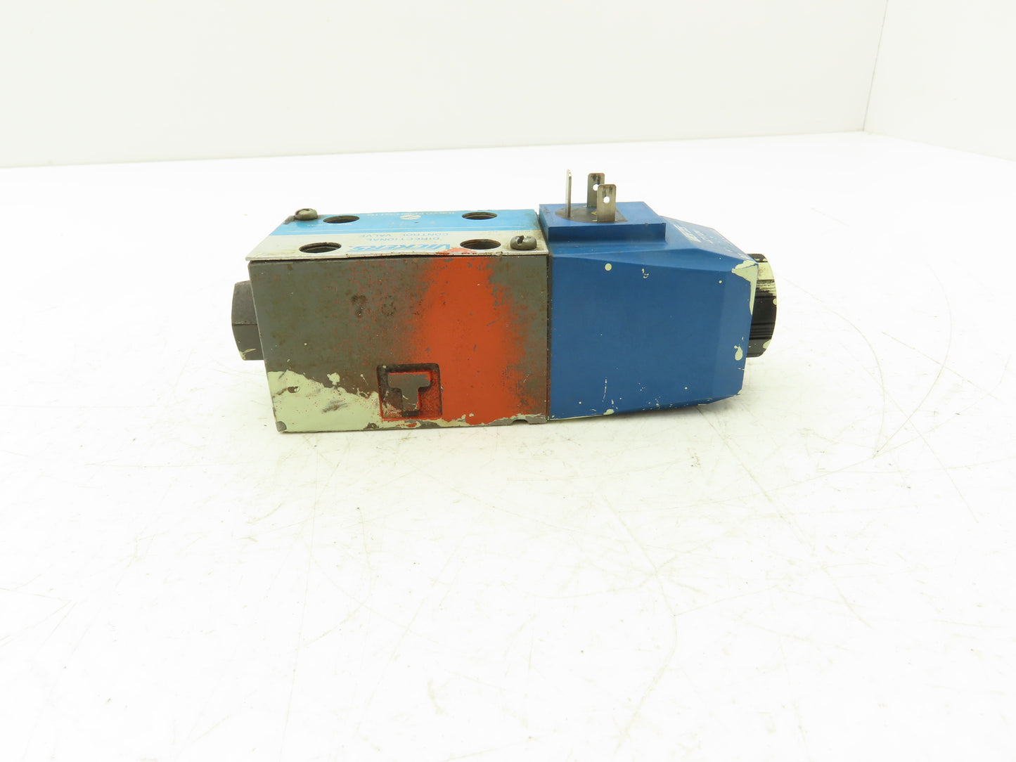 Vickers DG5V-7-2A-E-U2-B-80-JA484 Hydraulic Directional Solenoid Valve 110v