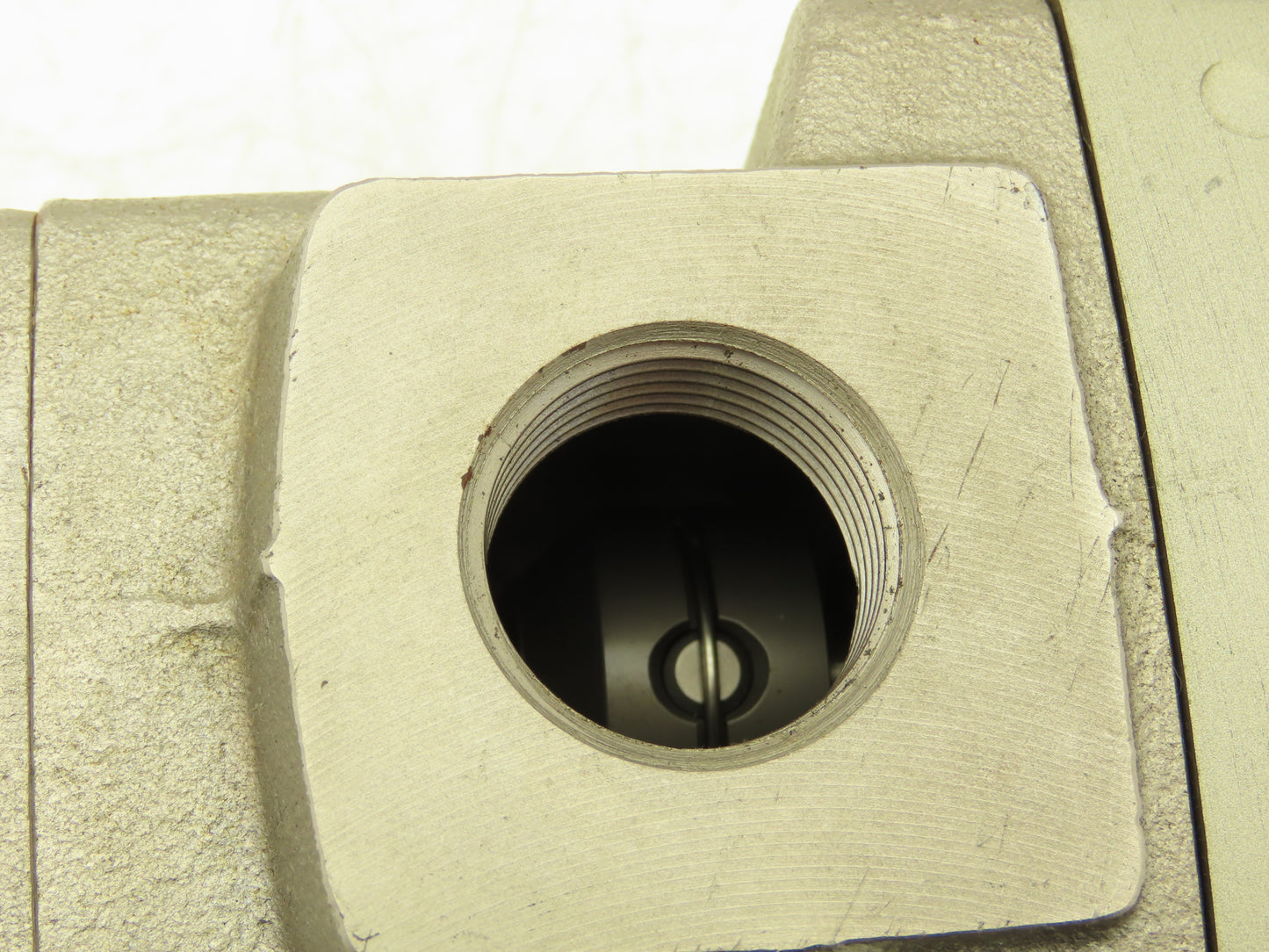 SMC VNH413A High Pressure Coolant Valve 24V 3 Port 7.0MPa Normally Closed 1"NPT