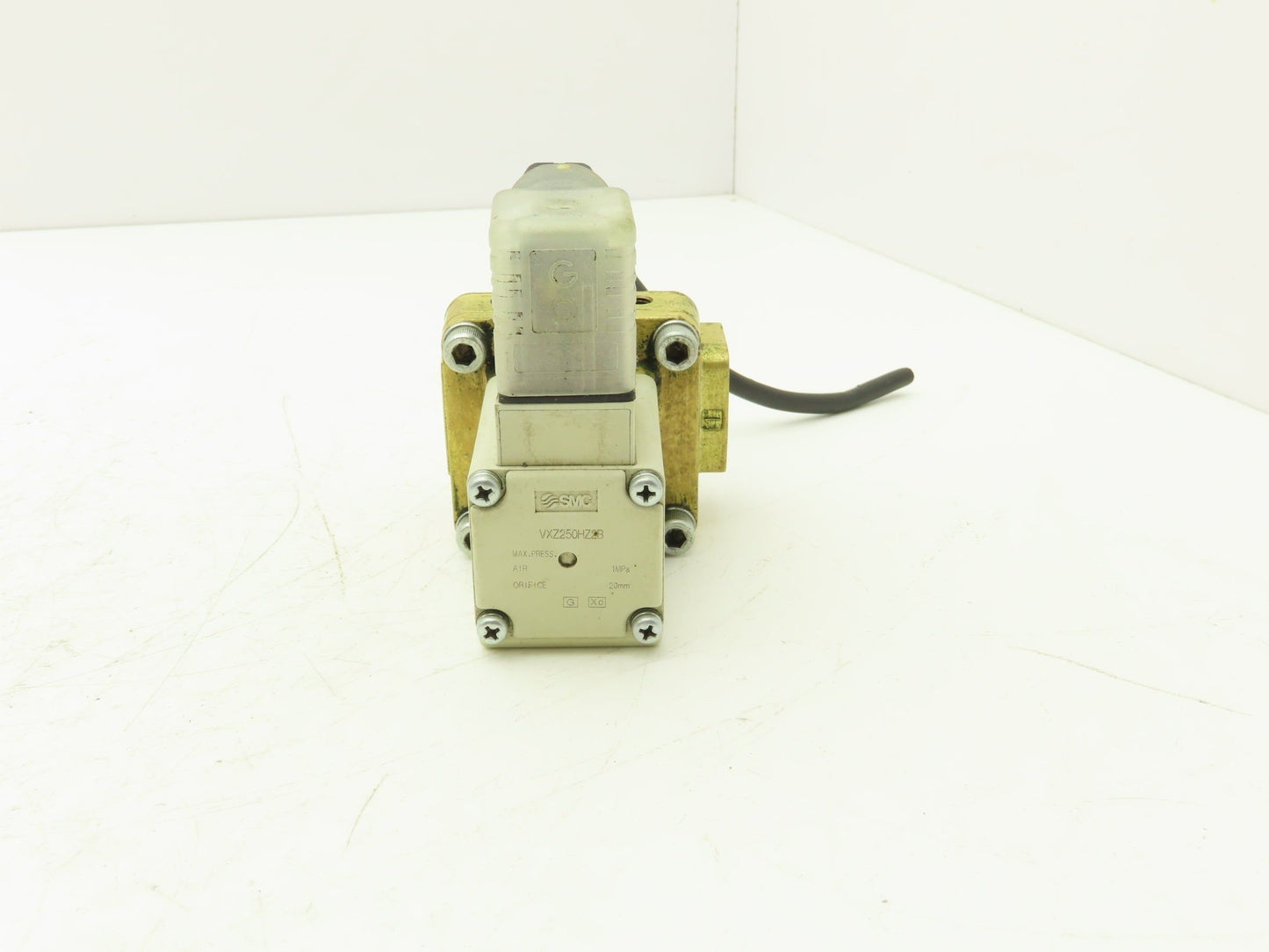 SMC VXZ250HZ2B Pneumatic Air Solenoid Valve 1/2" NPT 147 psi