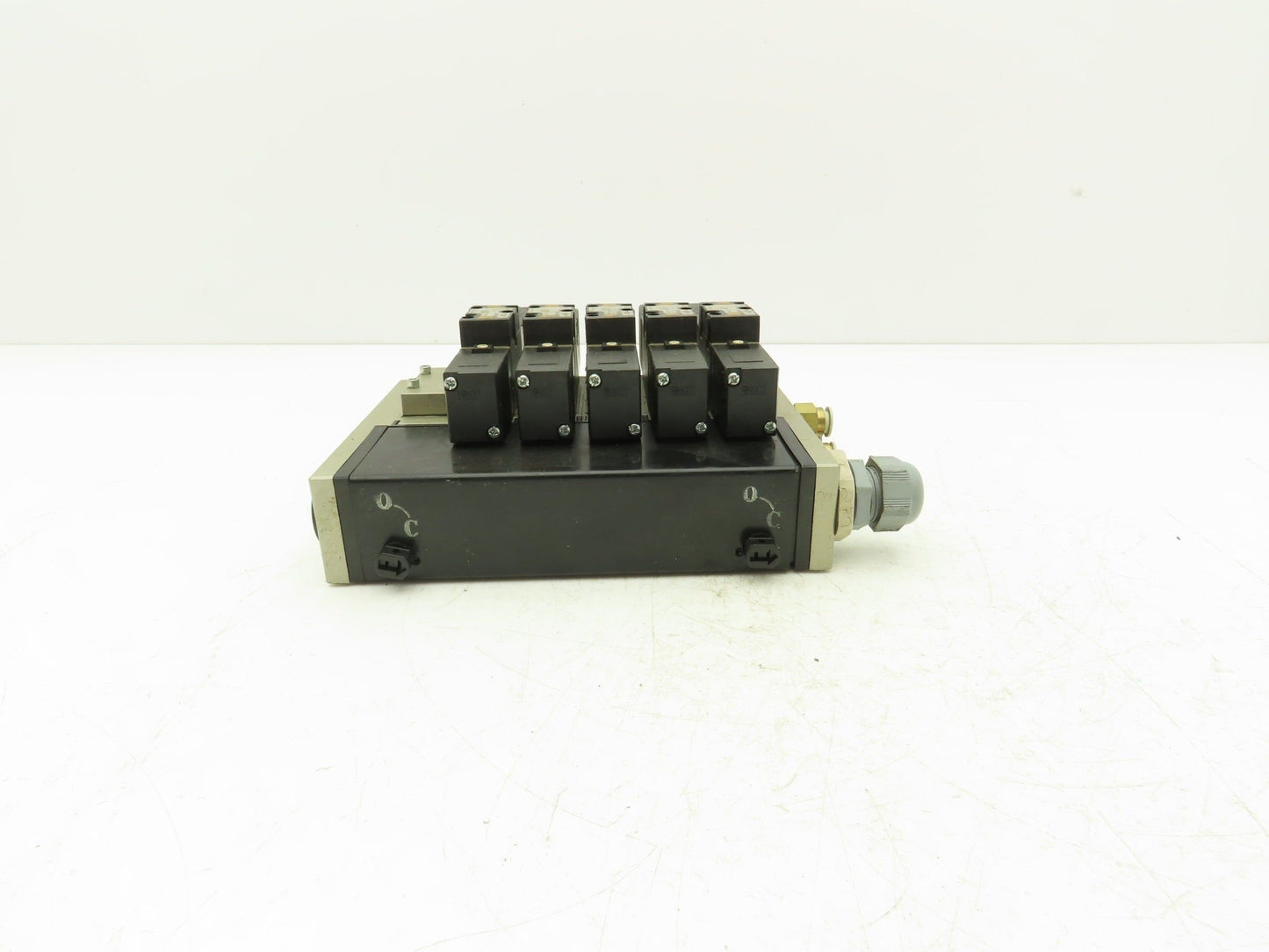 SMC VFS2300-5FZ Pneumatic 6-Station Solenoid Manifold w/5 Valves 24VDC VFS2000