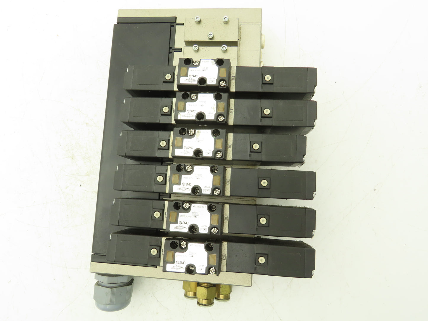 SMC VFS2300-5FZ Pneumatic 8-Station Solenoid Manifold w/6 Valves 24VDC VFS2000