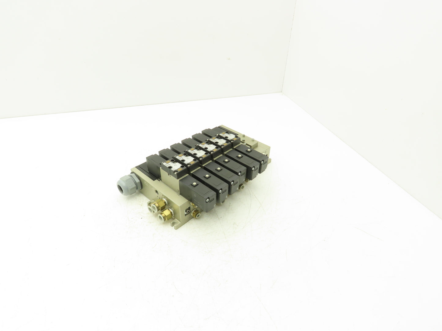 SMC VFS2300-5FZ Pneumatic 8-Station Solenoid Manifold w/6 Valves 24VDC VFS2000