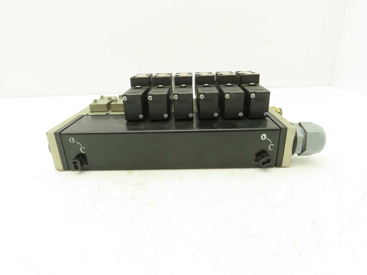 SMC VFS2300-5FZ Pneumatic 8-Station Solenoid Manifold w/6 Valves 24VDC VFS2000