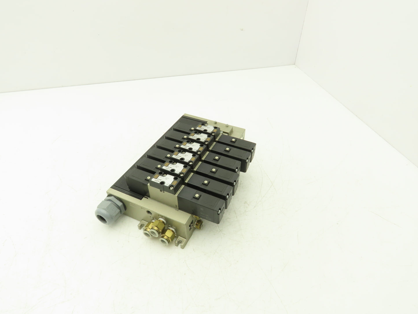 SMC VFS2300-5FZ Pneumatic 8-Station Solenoid Manifold w/6 Valves 24VDC VFS2000