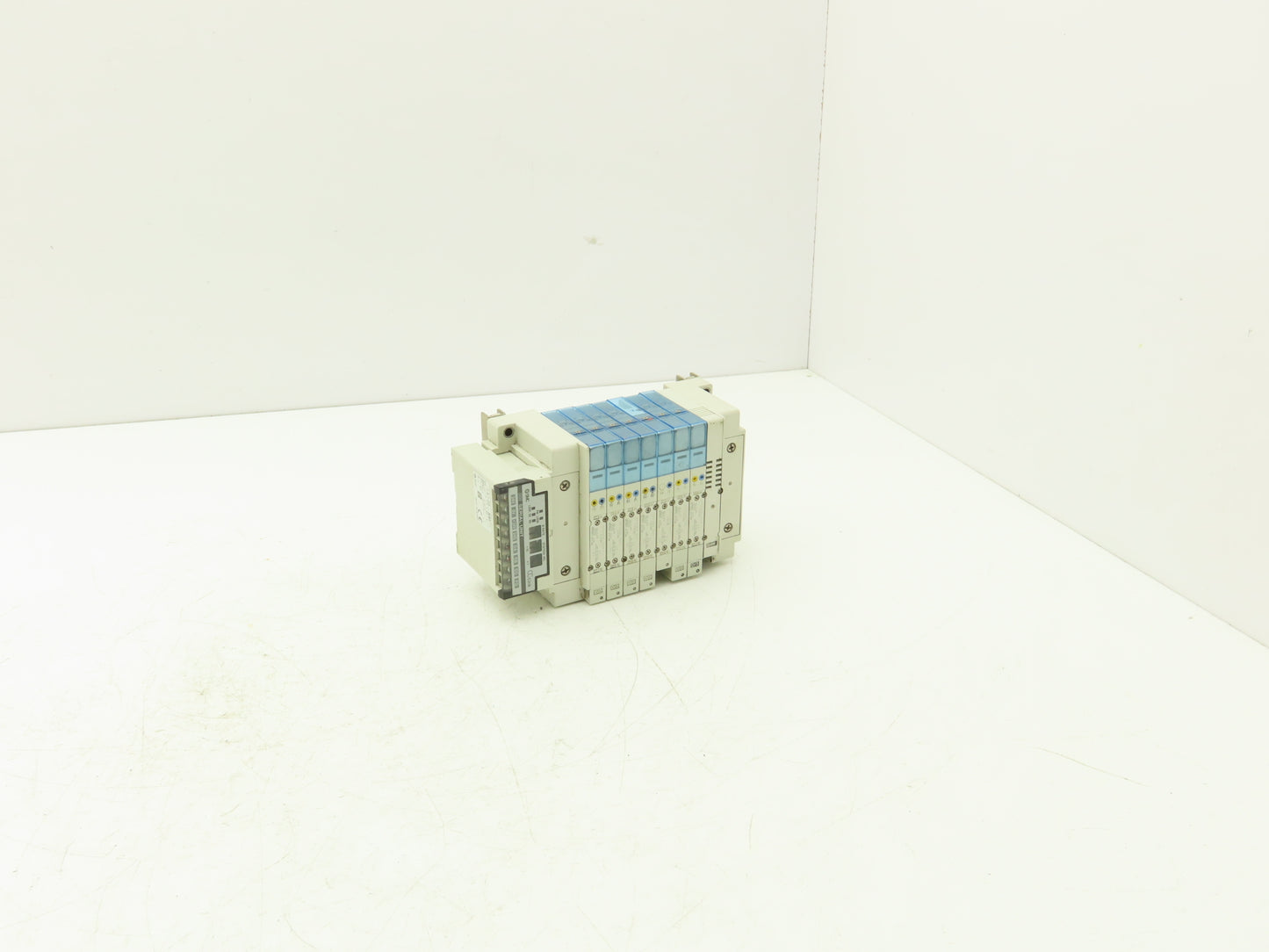SMC SY3300-5U1 Pneumatic 8-Station Solenoid Valve Manifold Assy w/Serial Unit