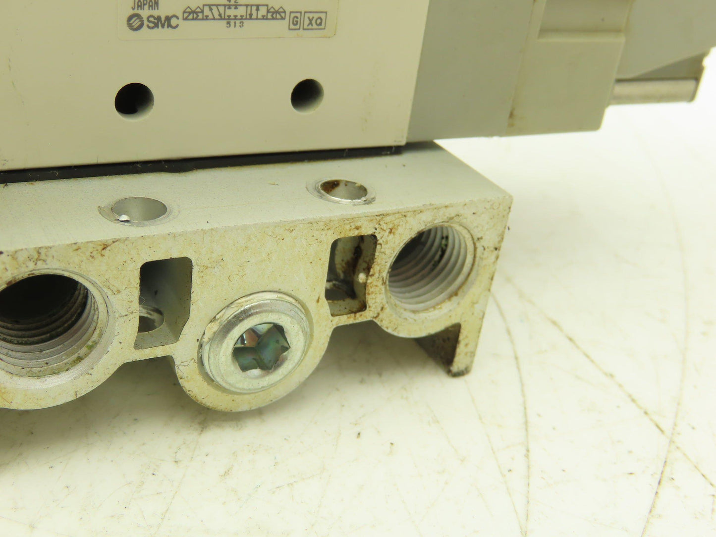 SMC VF3330-1DZ1-02 Pneumatic 4-Station Solenoid Valve Manifold 110VAC 4/5-way