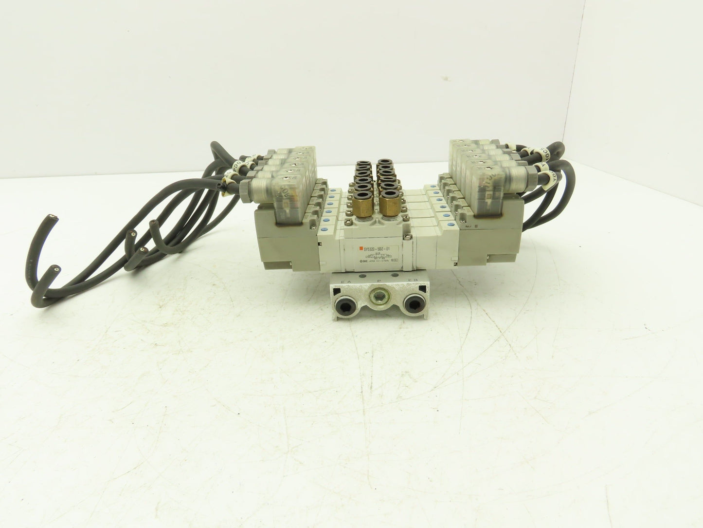 SMC SY5320-5DZ-01 Pneumatic 8-Station Manifold Assembly with 6 Valves 100psi 24V