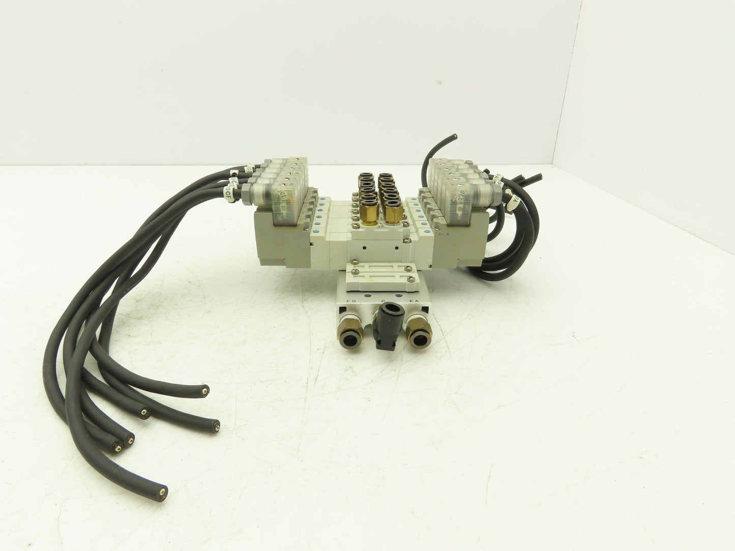 SMC SY5320-5DZ-01 Pneumatic 8-Station Manifold Assembly with 6 Valves 100psi 24V