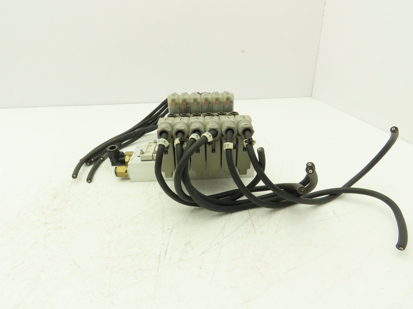 SMC SY5320-5DZ-01 Pneumatic 8-Station Manifold Assembly with 6 Valves 100psi 24V