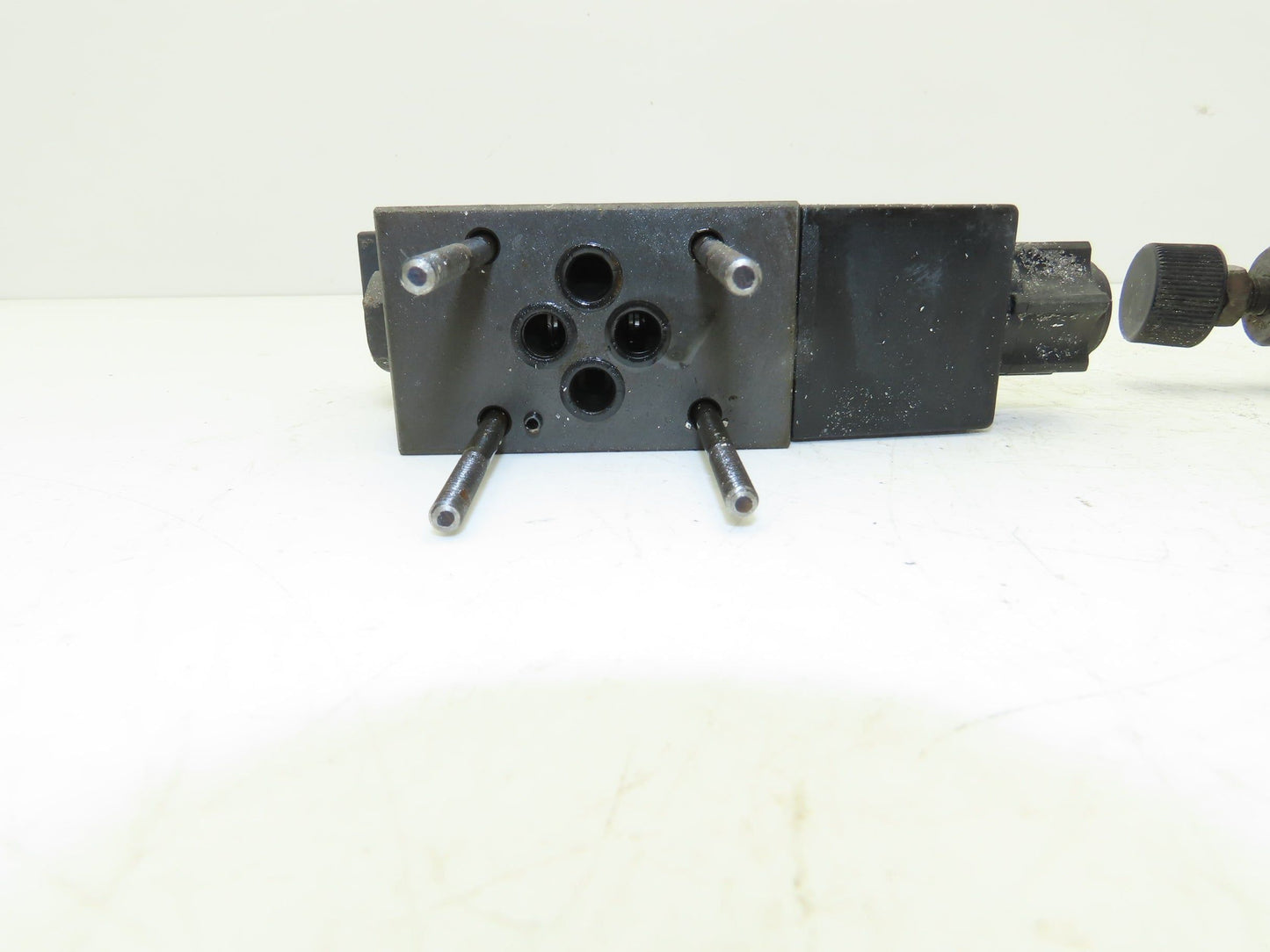 Parker D1VW20BNYCH-75 Hydraulic Solenoid Valve 2-Position 120VAC .5A 5000 psi