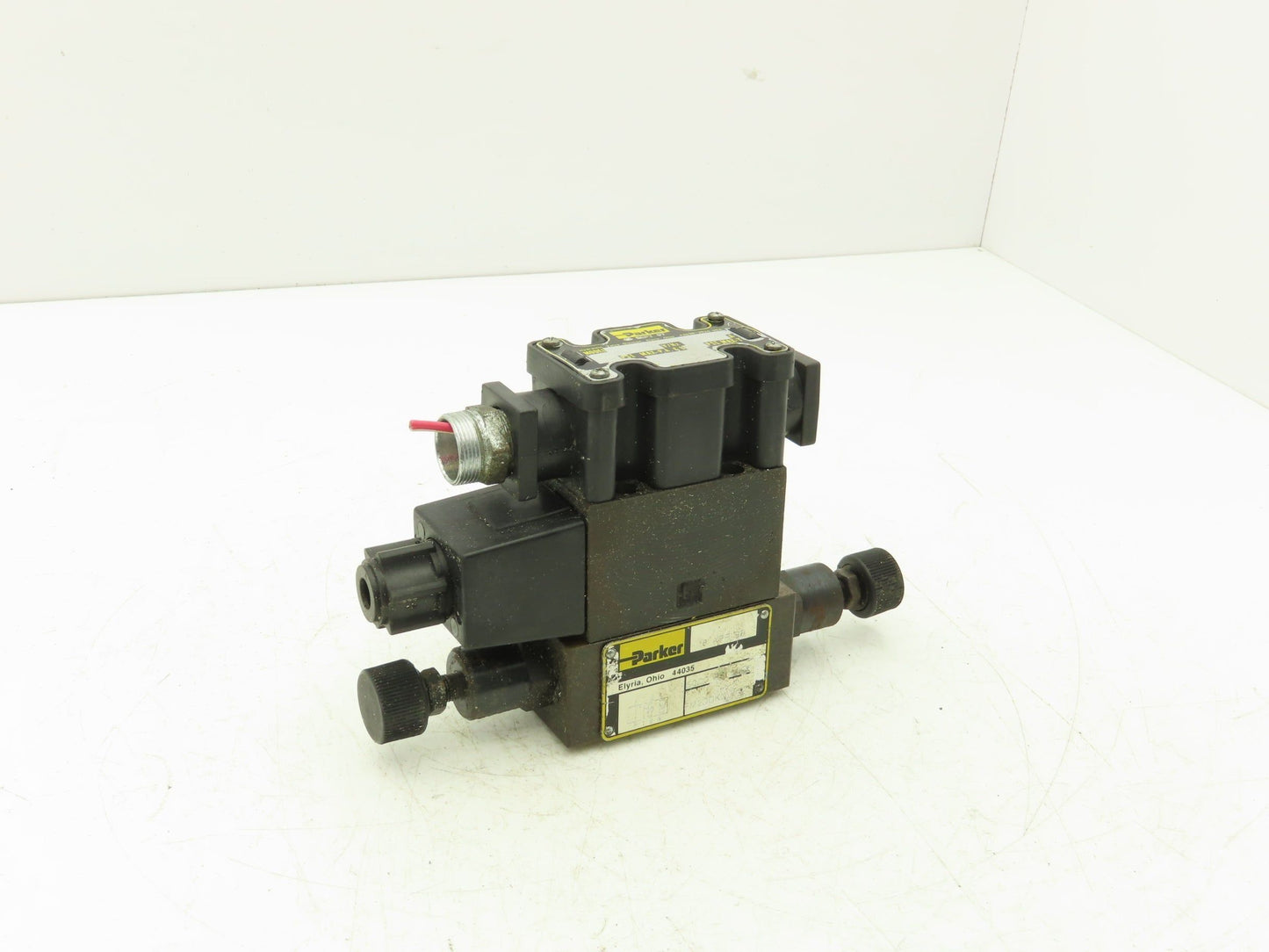 Parker D1VW20BNYCH-75 Hydraulic Solenoid Valve 2-Position 120VAC .5A 5000 psi