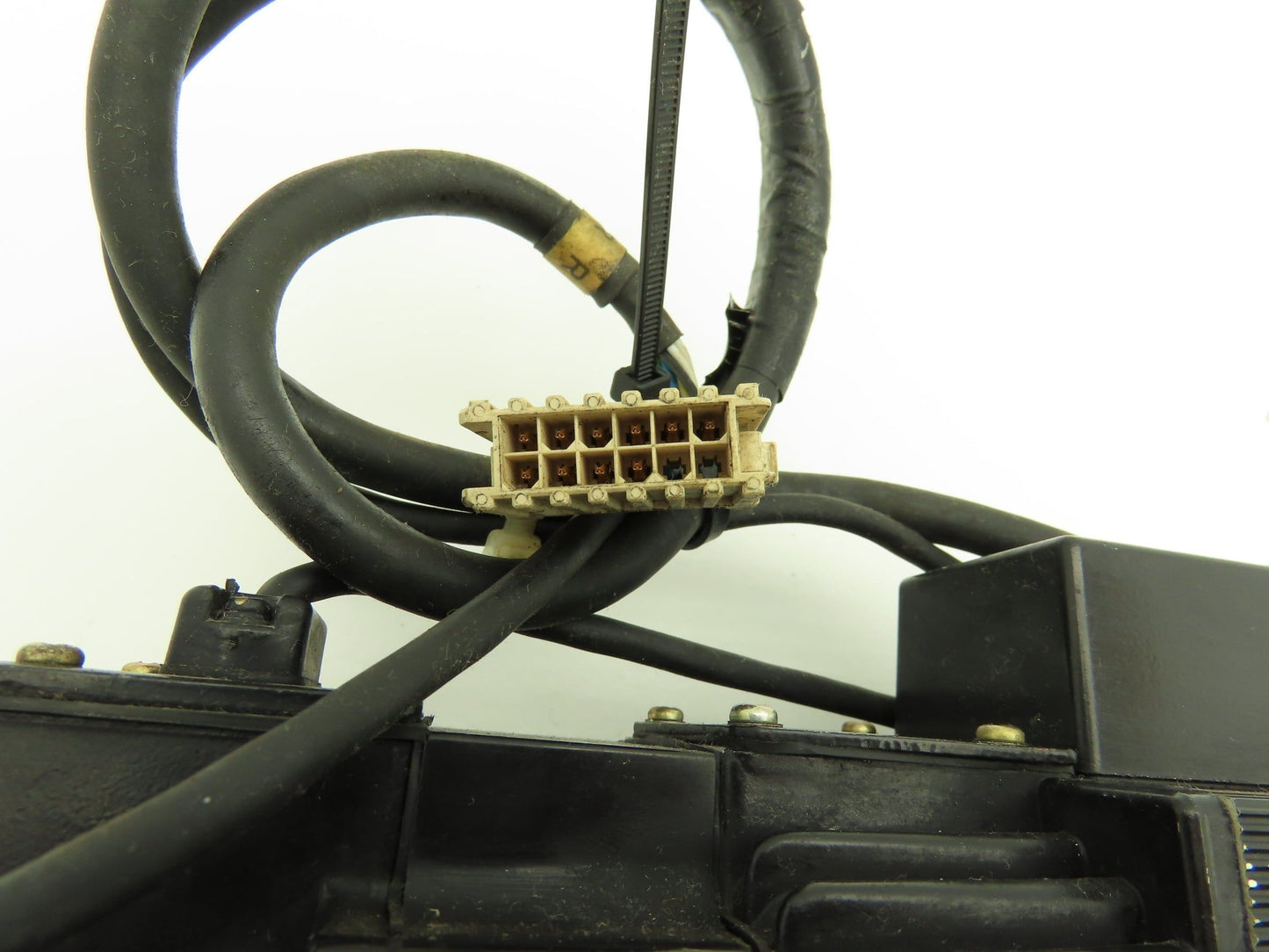 Yaskawa SGMGH-13A2A-YR23 AC Servo Motor 1300W 8.34Nm 1500 RPM Encoder