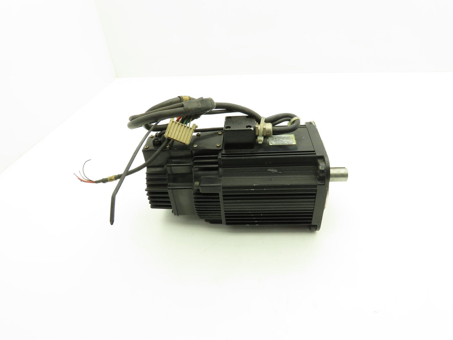 Yaskawa SGMGH-13A2A-YR23 AC Servo Motor 1300W 8.34Nm 1500 RPM Encoder