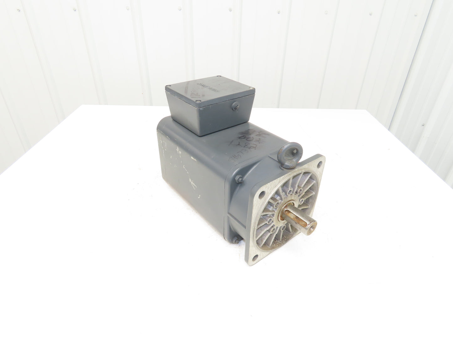 Siemens 1FT5102-0AF01-2 Servo Motor 150V 3000rpm 3PH IEC 100 IM B5 1FU1050-6MF
