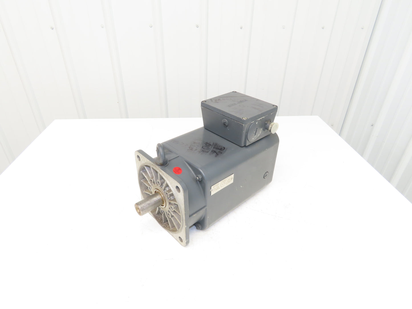 Siemens 1FT5102-0AF01-2 Servo Motor 150V 3000rpm 3PH IEC 100 IM B5 1FU1050-6MF