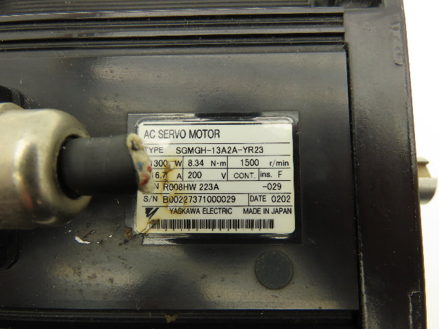 Yaskawa SGMGH-13A2A-YR23 AC Servo Motor 1300W 8.34Nm 1500 RPM Encoder