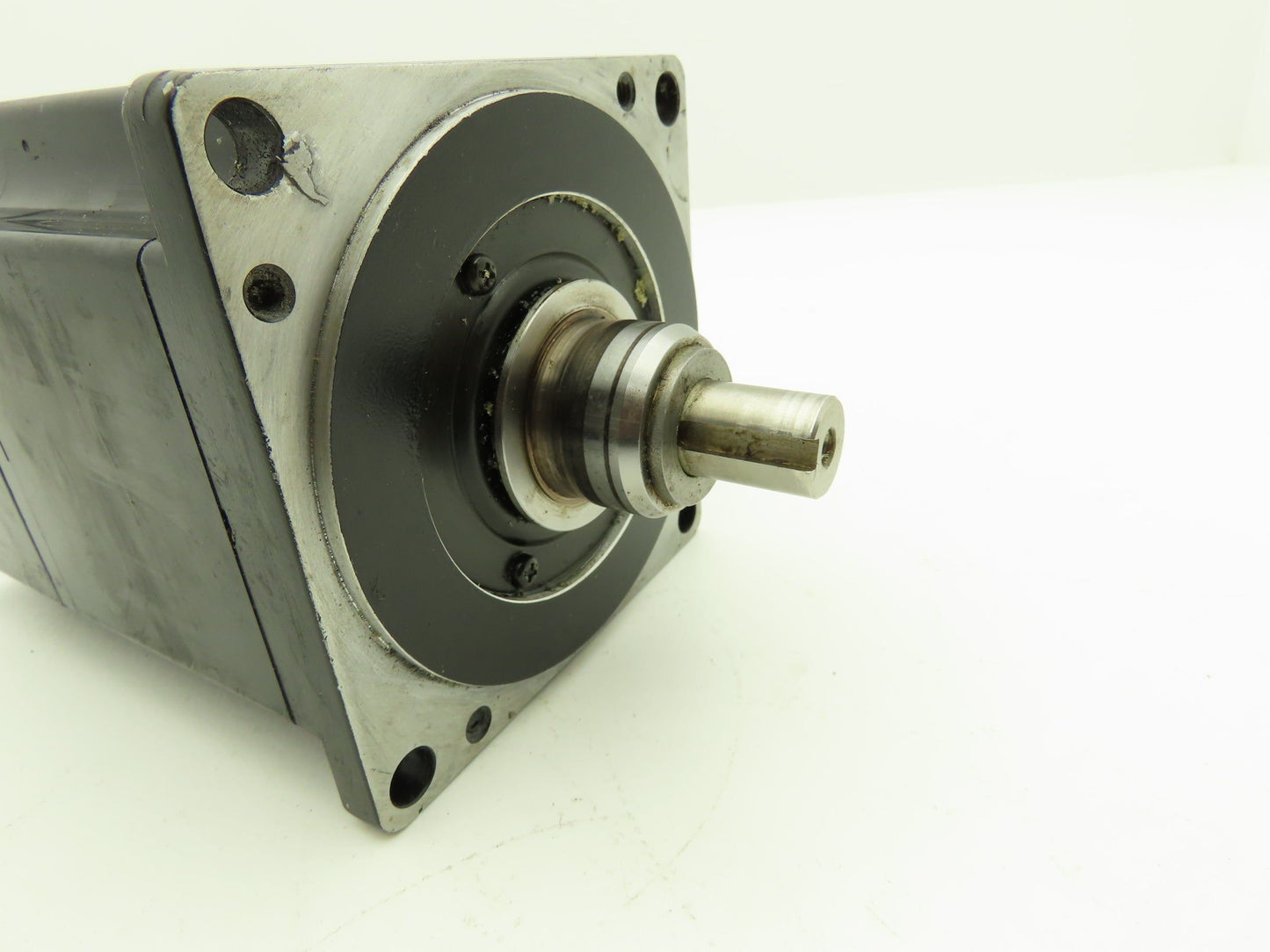 Yaskawa SGMP-15AWYR12 AC Servo Motor 1500W 4.77Nm 1500 RPM Encoder **READ**