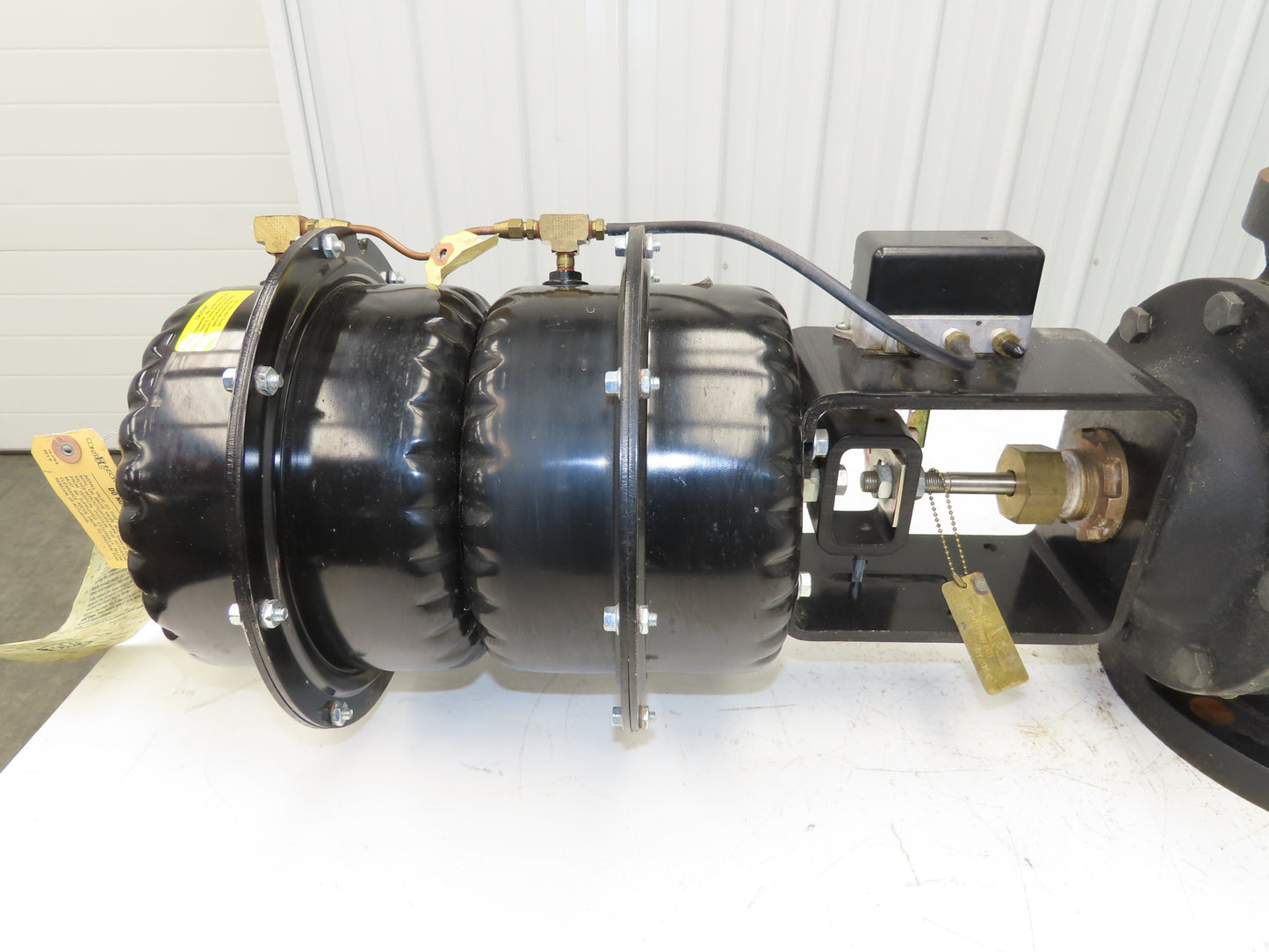 Johnson Controls VG2831WN+867E01 3-Way Globe Valve 5" Flanged Pneumatic Actuator