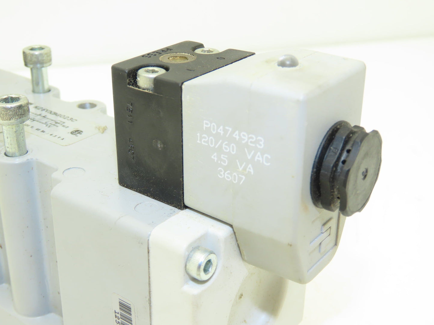 Parker H26VXBG023C Pneumatic Air isys Solenoid Valve 120v 60hz Coil 145psig