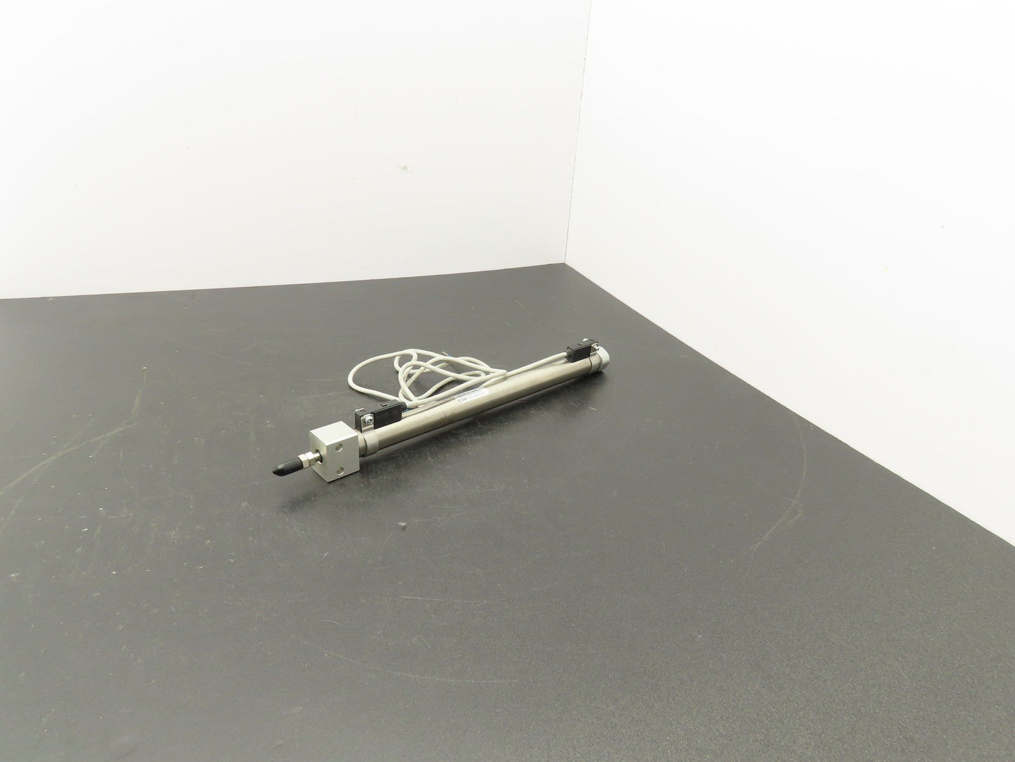 SMC CDJ2RA16-200R-H7B Pneumatic Air Cylinder 15mm Bore 200mm Stroke