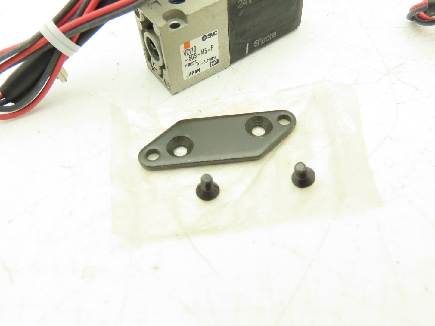 SMC VZ110-5GS-M5-F Pneumatic Air Valve Solenoid 3-way 24VDC M5 Lot of 2