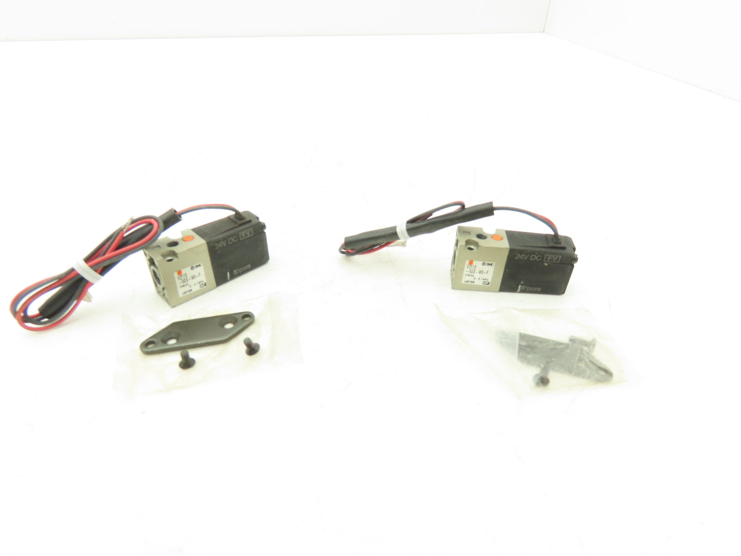 SMC VZ110-5GS-M5-F Pneumatic Air Valve Solenoid 3-way 24VDC M5 Lot of 2