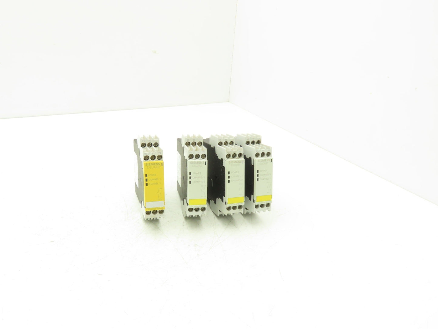 Siemens 3TK2824-1BB40 Sirius Safety Relay Control Lot of 4