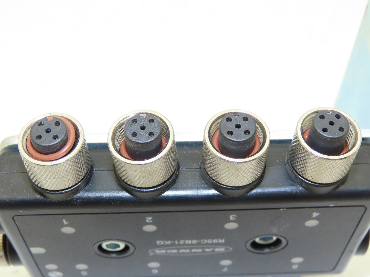 Banner R95C-8B21-KQ IO-link Hub Converter 8 port 4-pin M12 24 VDC