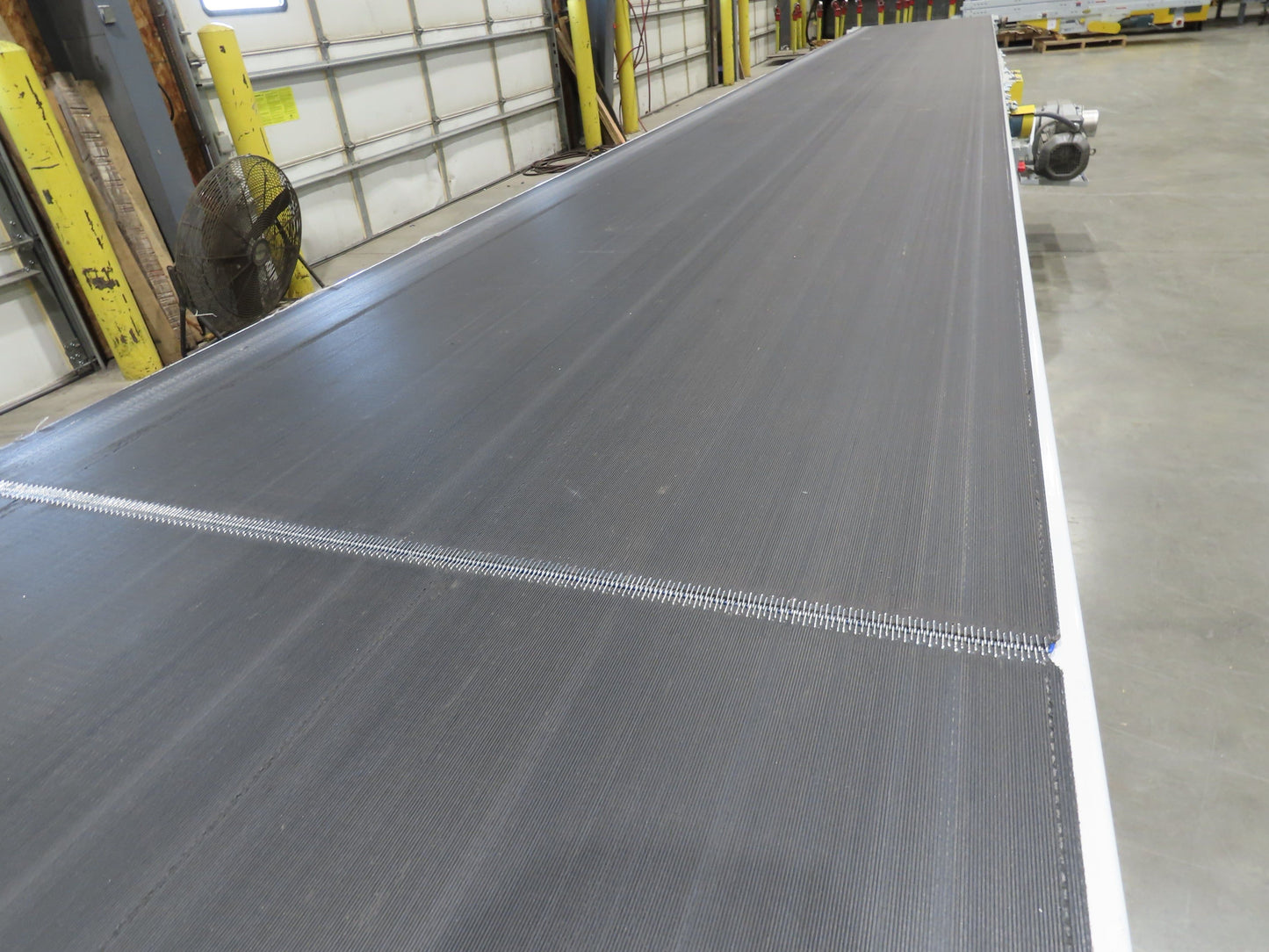 Hytrol BPC 43"x 30' 6" Slide Bed Conveyor Parcel Belt 5Hp 3PH Center Drive 98fpm