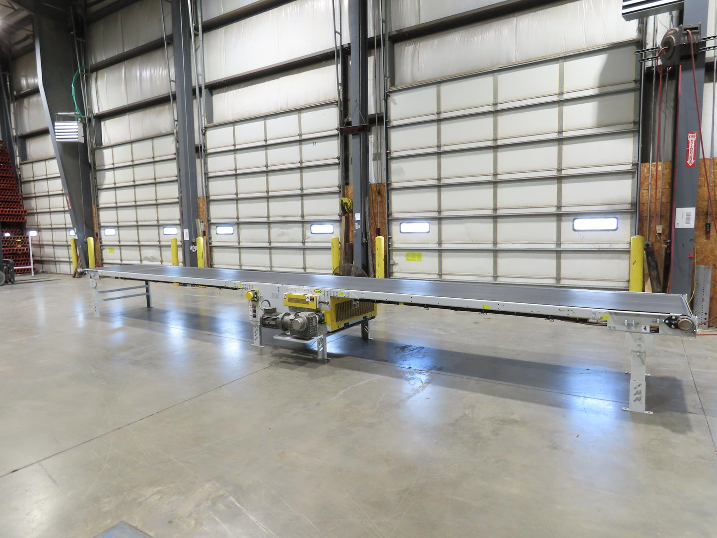 Hytrol BPC 43"x 30' 6" Slide Bed Conveyor Parcel Belt 5Hp 3PH Center Drive 98fpm