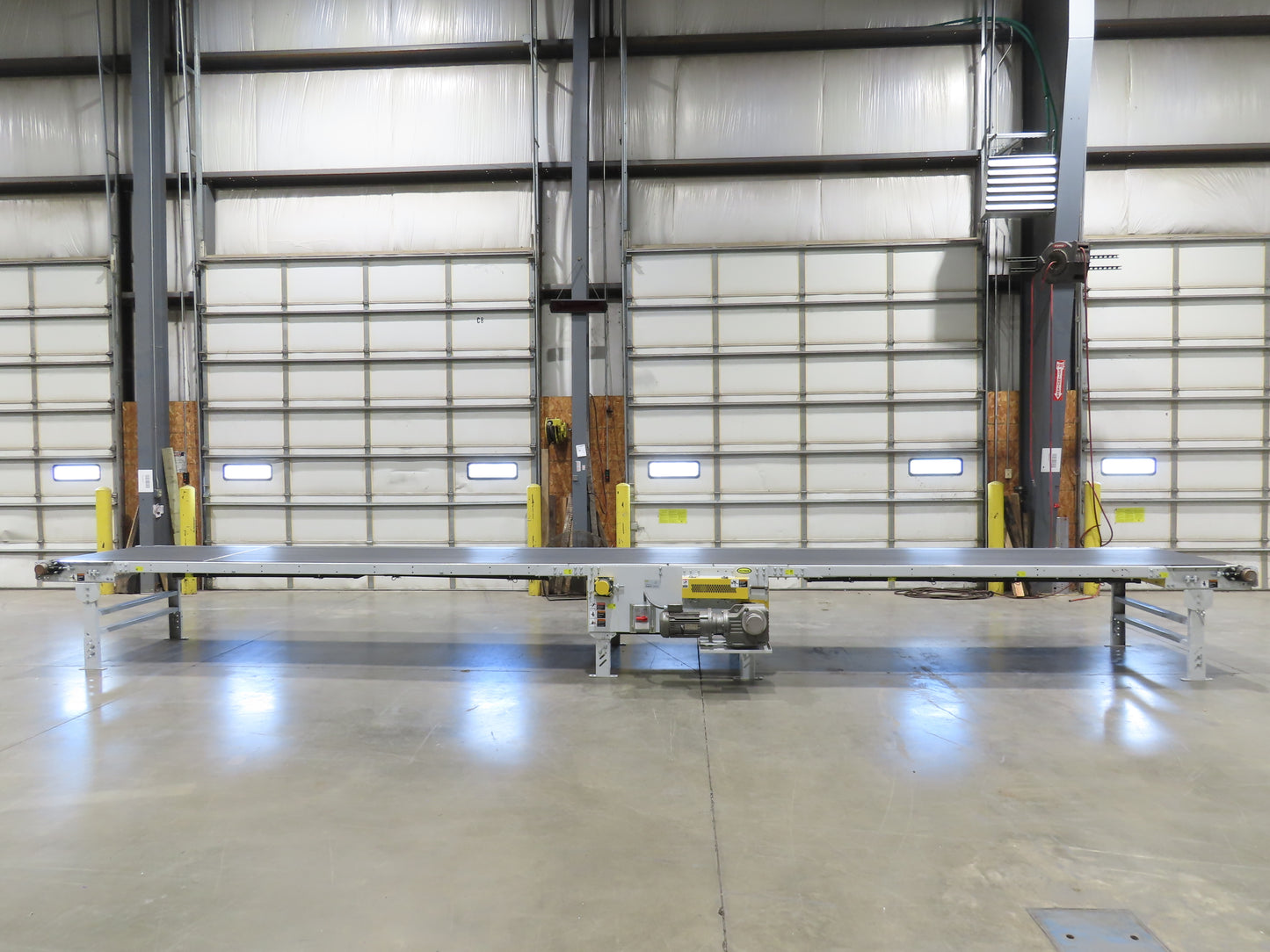 Hytrol BPC 43"x 30' 6" Slide Bed Conveyor Parcel Belt 5Hp 3PH Center Drive 98fpm