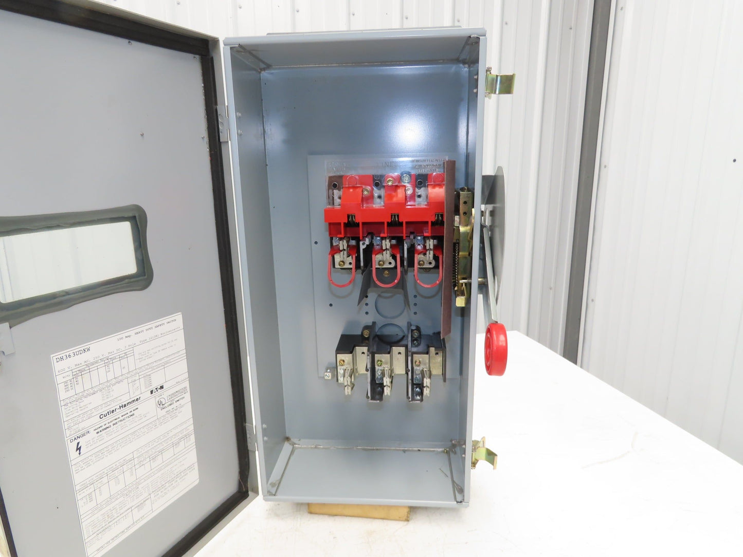Cutler Hammer Eaton DH363UDKW Safety Disconnect Switch 100A 600V 3Ph Fused