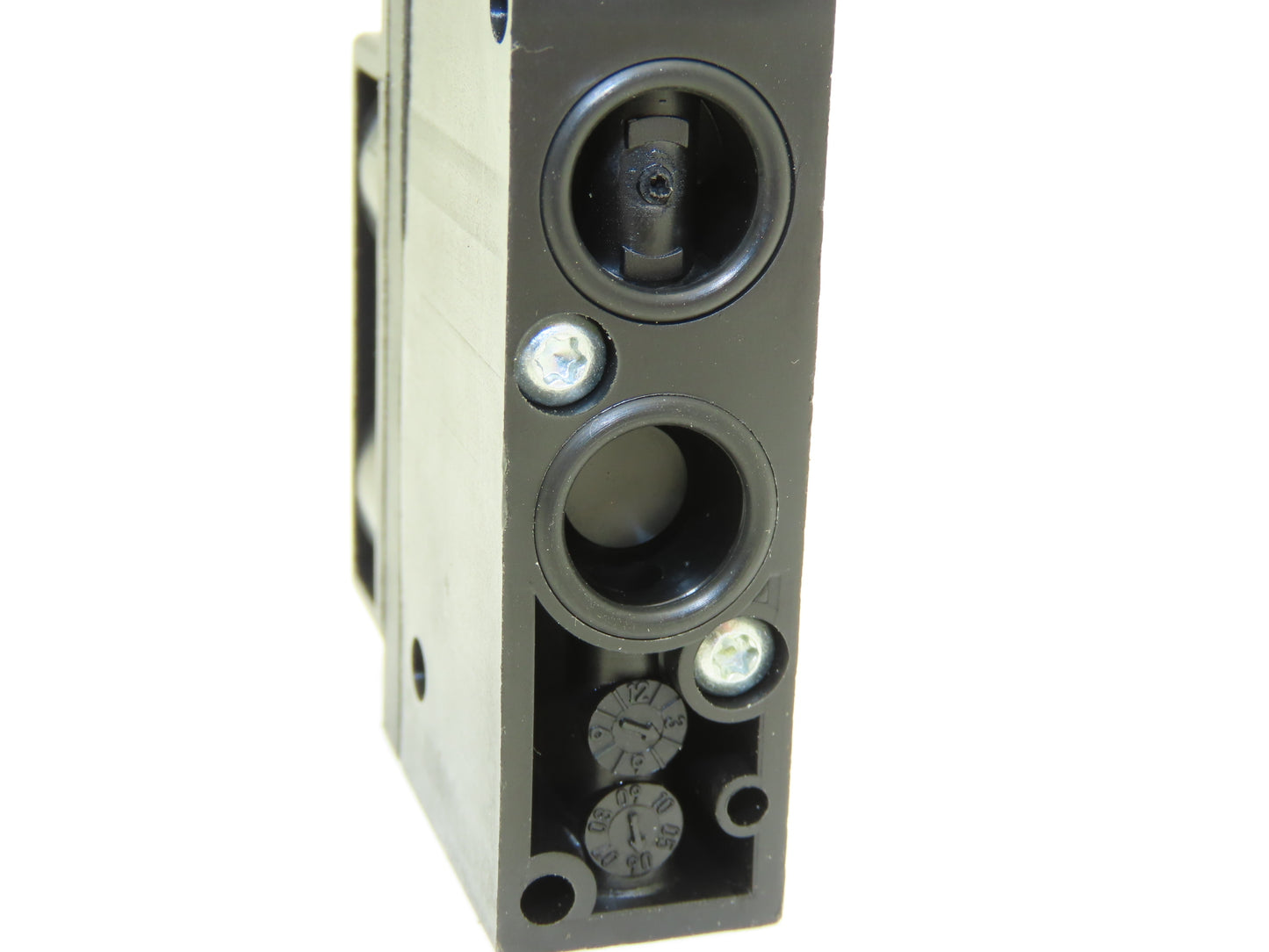 Burkert 00132483 Pneumatic Air Valve 2-8bar 24vdc G1/8 Manifold Mount